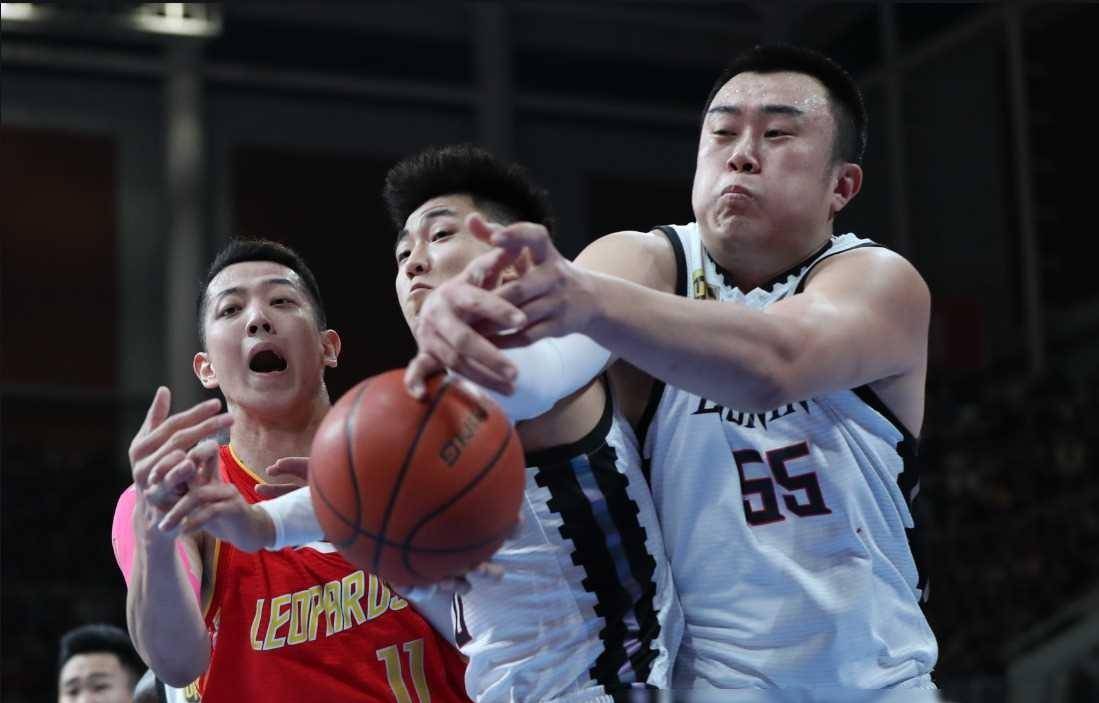 辽宁队主场失利，教练组开始调整战术