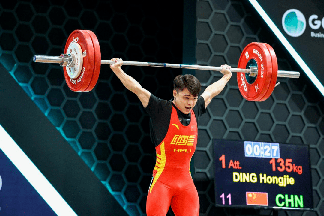 韩国代表团喜获男子举重铜牌，表现稳定