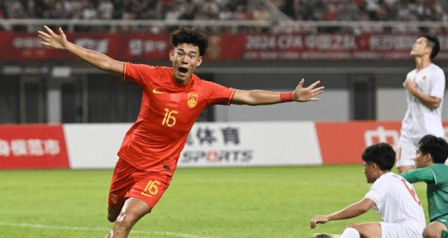 挑战极限：中超球员在赛场上尽展实力，迎接新挑战