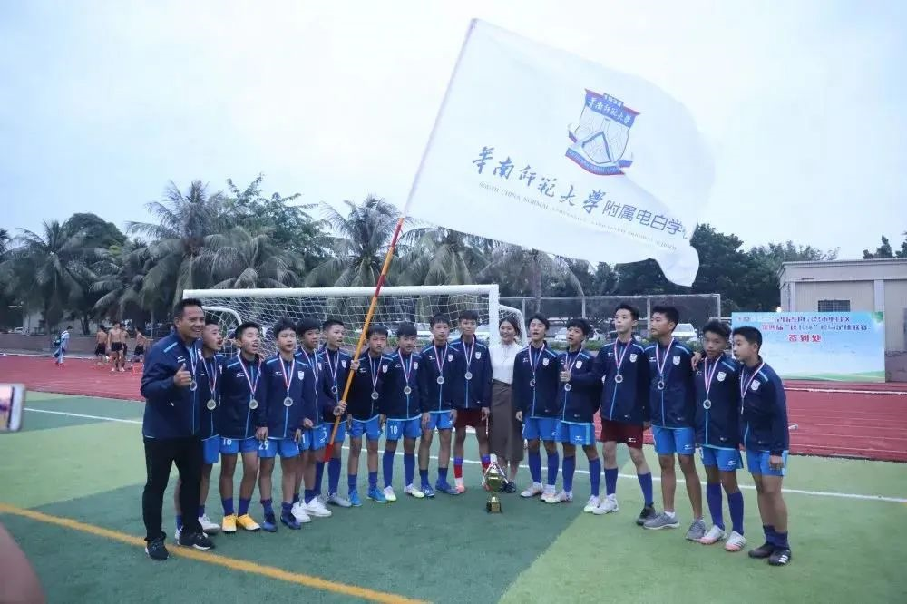 足球名师授课，学员积极抢学