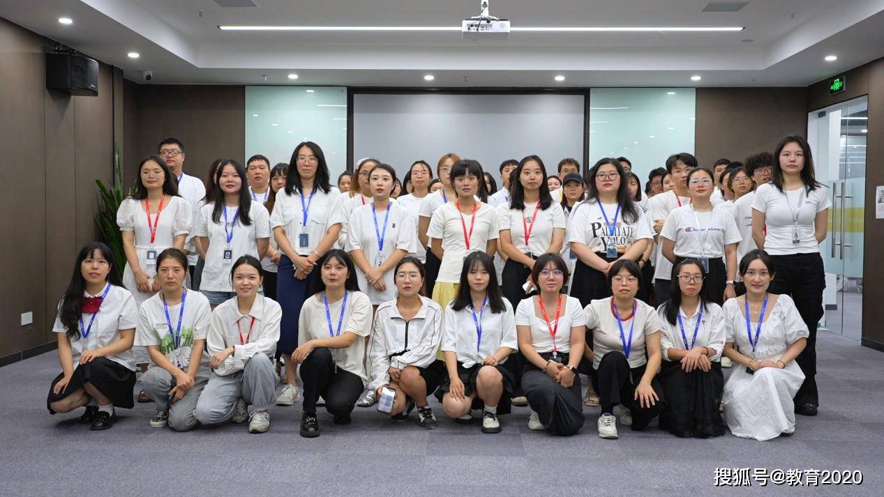 足球名师授课，学员积极抢学